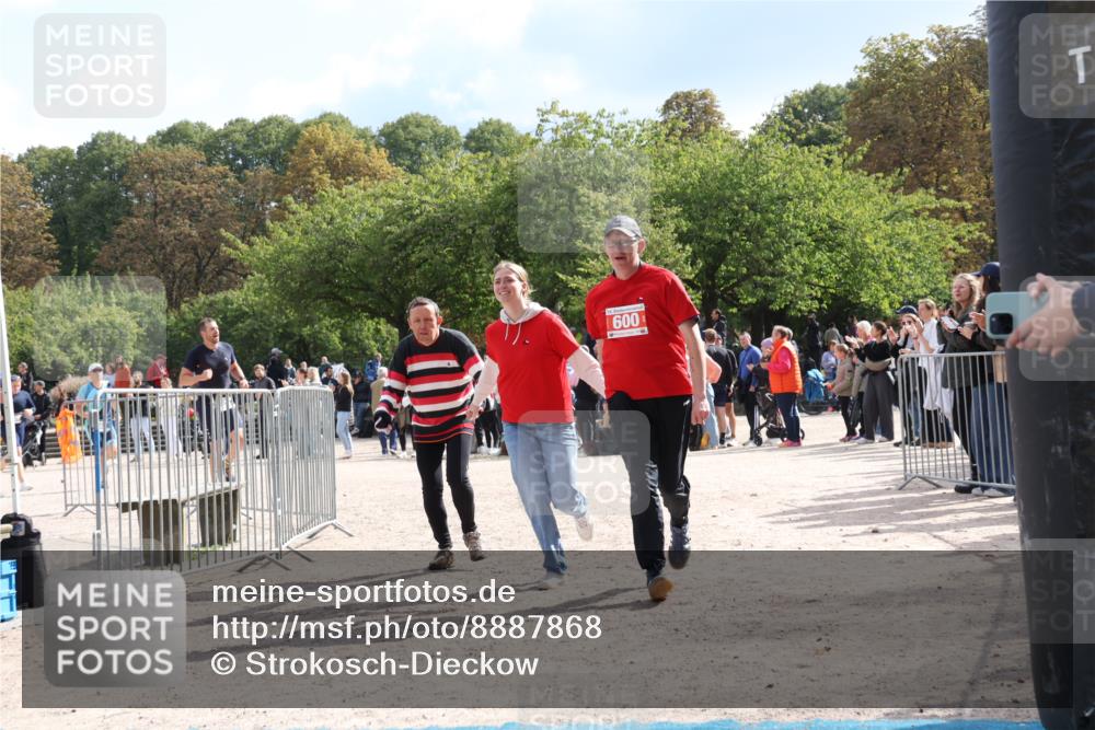 14.09.2025 - Stadtparktriathlon Strokosch-Dieckow http://msf.ph/oto/8887868 14.09.2025 11:52:49 Ziel 600, 875, 880, 888 meine-sportfotos.de