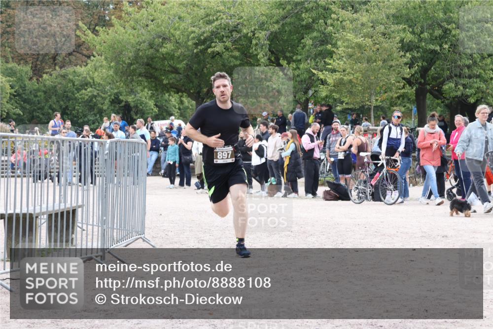 14.09.2025 - Stadtparktriathlon Strokosch-Dieckow http://msf.ph/oto/8888108 14.09.2025 12:00:19 Ziel 897 meine-sportfotos.de