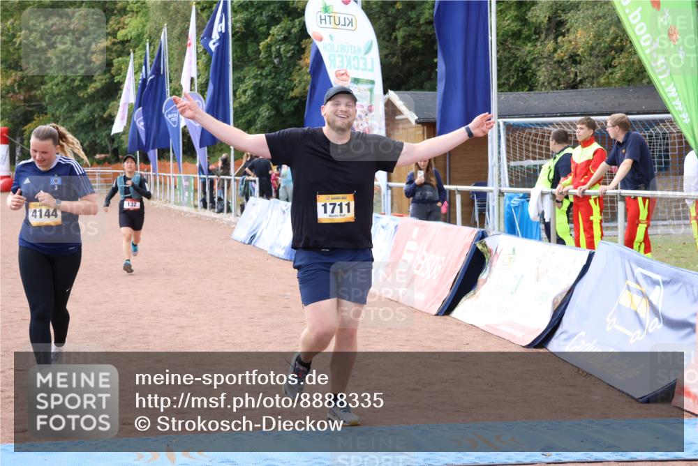 14.09.2025 - Airport Race Strokosch-Dieckow http://msf.ph/oto/8888335 14.09.2025 12:58:51 Ziel 27, 132, 1711, 4144 meine-sportfotos.de