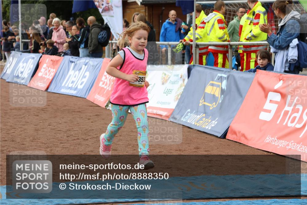 14.09.2025 - Airport Race Strokosch-Dieckow http://msf.ph/oto/8888350 14.09.2025 10:31:52 Ziel 3348, 3353 meine-sportfotos.de