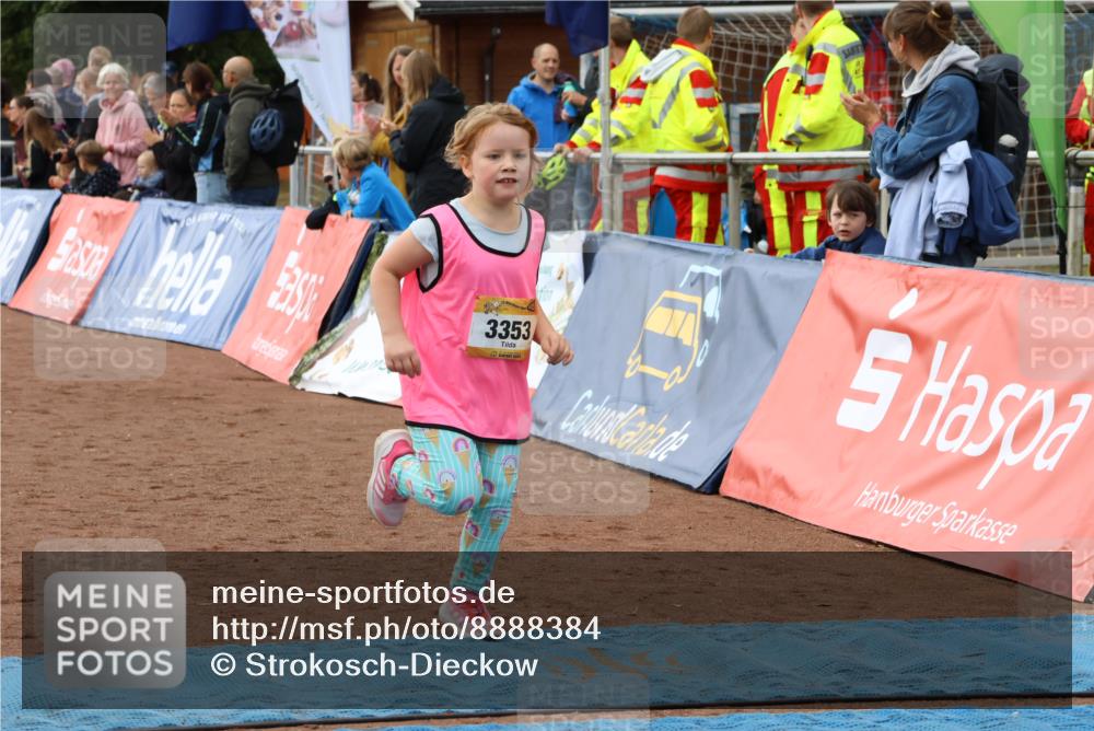 14.09.2025 - Airport Race Strokosch-Dieckow http://msf.ph/oto/8888384 14.09.2025 10:31:53 Ziel 3348, 3353 meine-sportfotos.de