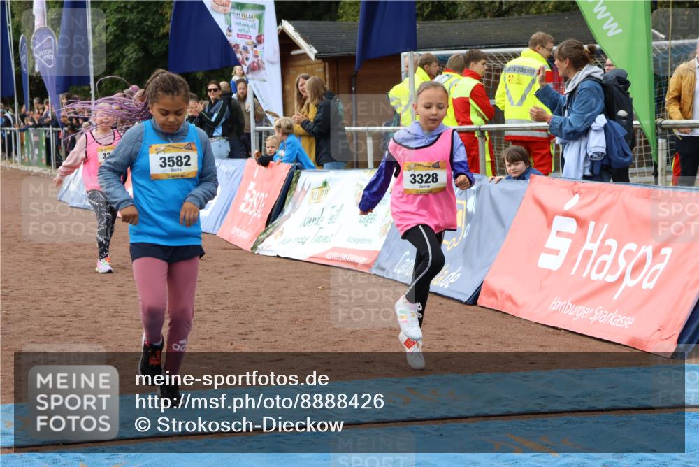 14.09.2025 - Airport Race Strokosch-Dieckow http://msf.ph/oto/8888426 14.09.2025 10:32:11 Ziel 3208, 3328, 3351, 3582 meine-sportfotos.de