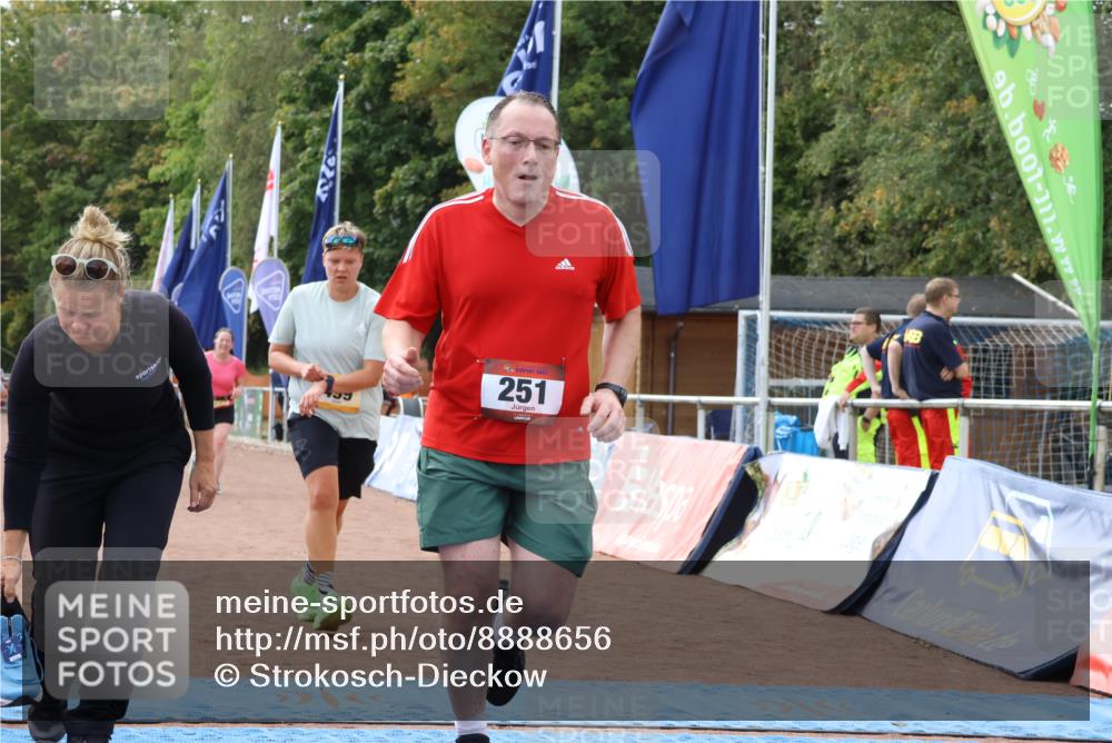 14.09.2025 - Airport Race Strokosch-Dieckow http://msf.ph/oto/8888656 14.09.2025 13:00:20 Ziel 251, 499, 1177, 1329, 1509 meine-sportfotos.de