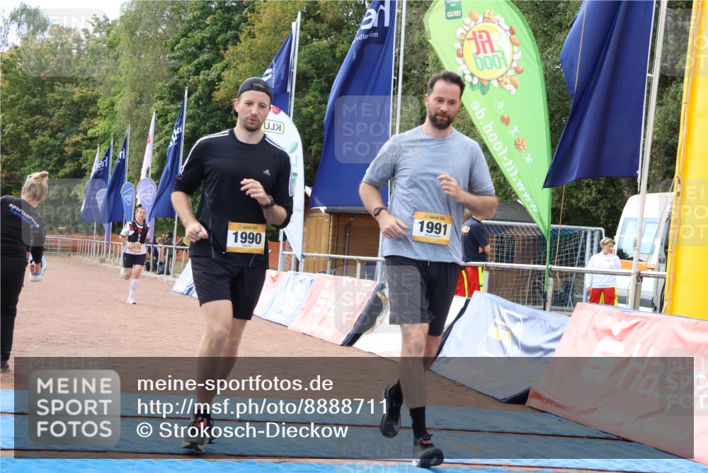 14.09.2025 - Airport Race Strokosch-Dieckow http://msf.ph/oto/8888711 14.09.2025 13:00:32 Ziel 1990, 1991, 2174 meine-sportfotos.de