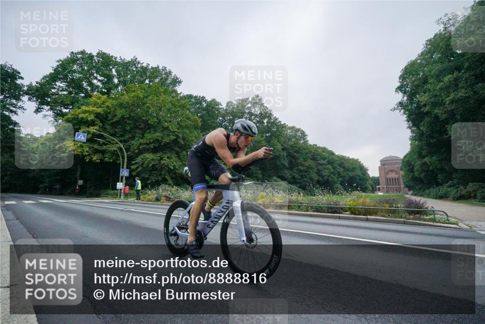 14.09.2025 - Stadtparktriathlon Michael Burmester http://msf.ph/oto/8888816 14.09.2025 08:53:11 Radfahren 315 meine-sportfotos.de