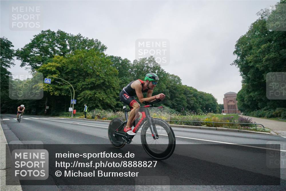 14.09.2025 - Stadtparktriathlon Michael Burmester http://msf.ph/oto/8888827 14.09.2025 08:54:03 Radfahren 309, 334, 355 meine-sportfotos.de