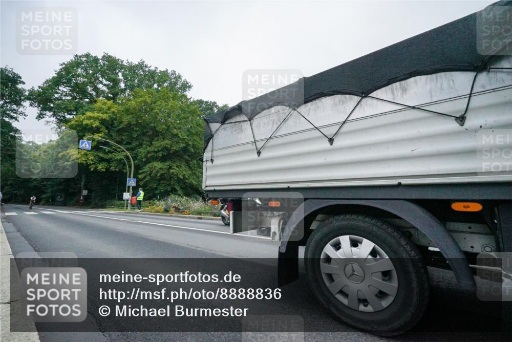 14.09.2025 - Stadtparktriathlon Michael Burmester http://msf.ph/oto/8888836 14.09.2025 08:54:30 Radfahren 330, 335 meine-sportfotos.de