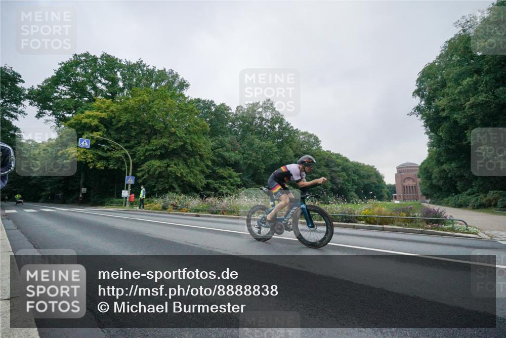 14.09.2025 - Stadtparktriathlon Michael Burmester http://msf.ph/oto/8888838 14.09.2025 08:54:33 Radfahren 330, 335 meine-sportfotos.de