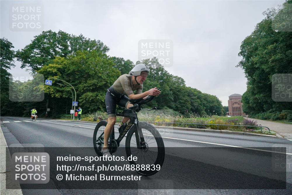 14.09.2025 - Stadtparktriathlon Michael Burmester http://msf.ph/oto/8888839 14.09.2025 08:54:40 Radfahren 335 meine-sportfotos.de