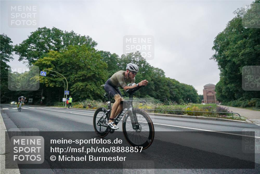 14.09.2025 - Stadtparktriathlon Michael Burmester http://msf.ph/oto/8888857 14.09.2025 08:55:14 Radfahren 344, 365, 368, 374 meine-sportfotos.de