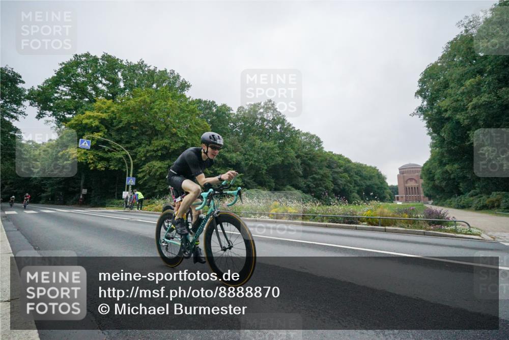 14.09.2025 - Stadtparktriathlon Michael Burmester http://msf.ph/oto/8888870 14.09.2025 08:56:02 Radfahren 301, 304, 340, 361, 371, 373 meine-sportfotos.de