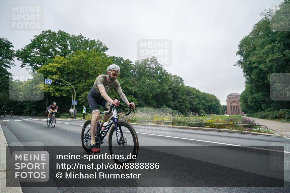 14.09.2025 - Stadtparktriathlon Michael Burmester http://msf.ph/oto/8888886 14.09.2025 08:56:19 Radfahren 318, 322, 339, 342, 350, 358, 363, 370 meine-sportfotos.de