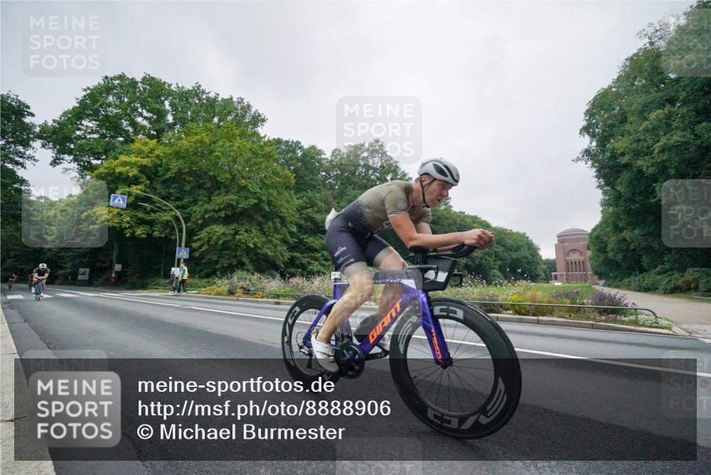 14.09.2025 - Stadtparktriathlon Michael Burmester http://msf.ph/oto/8888906 14.09.2025 08:56:38 Radfahren 326, 333, 345, 347, 366, 375, 451 meine-sportfotos.de
