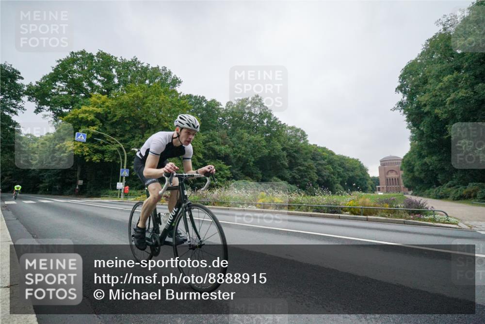 14.09.2025 - Stadtparktriathlon Michael Burmester http://msf.ph/oto/8888915 14.09.2025 08:56:55 Radfahren 337, 341, 352, 354, 362 meine-sportfotos.de