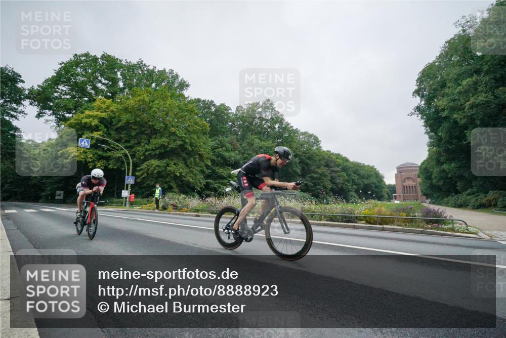 14.09.2025 - Stadtparktriathlon Michael Burmester http://msf.ph/oto/8888923 14.09.2025 08:57:11 Radfahren 325, 328, 349, 353 meine-sportfotos.de