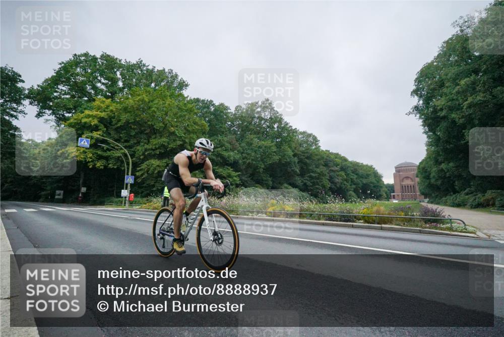 14.09.2025 - Stadtparktriathlon Michael Burmester http://msf.ph/oto/8888937 14.09.2025 08:57:33 Radfahren 316, 319, 332 meine-sportfotos.de