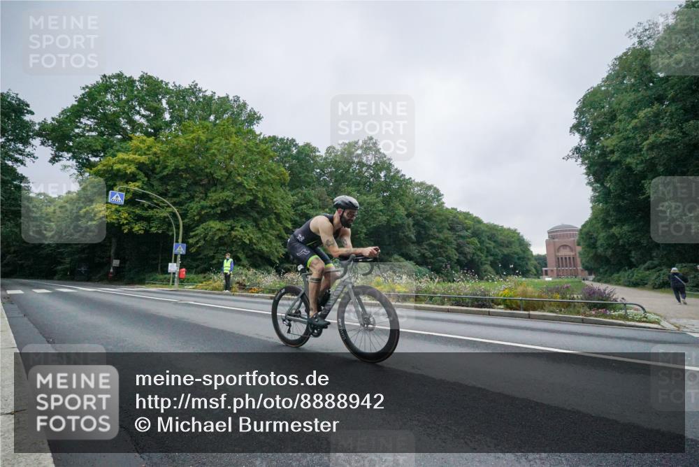 14.09.2025 - Stadtparktriathlon Michael Burmester http://msf.ph/oto/8888942 14.09.2025 08:57:49 Radfahren 369 meine-sportfotos.de