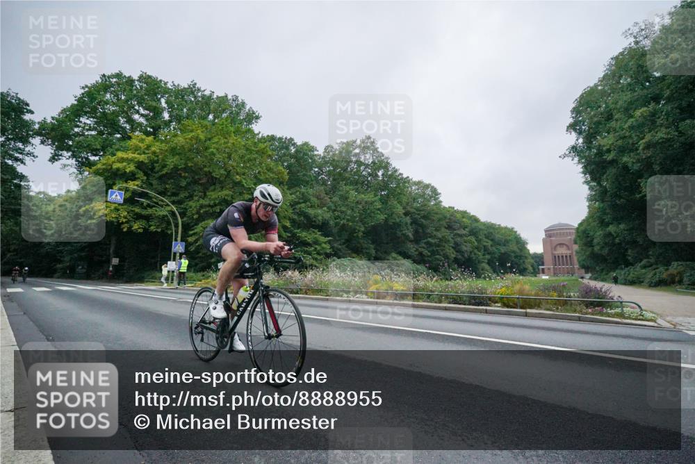 14.09.2025 - Stadtparktriathlon Michael Burmester http://msf.ph/oto/8888955 14.09.2025 08:58:13 Radfahren 303, 327, 357, 372, 378, 476 meine-sportfotos.de