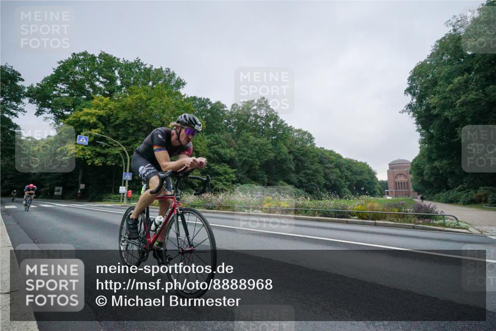 14.09.2025 - Stadtparktriathlon Michael Burmester http://msf.ph/oto/8888968 14.09.2025 08:58:59 Radfahren 306, 312, 315, 320 meine-sportfotos.de