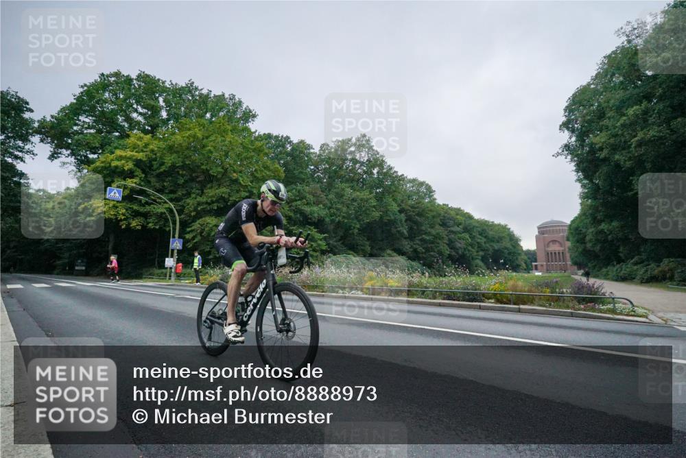 14.09.2025 - Stadtparktriathlon Michael Burmester http://msf.ph/oto/8888973 14.09.2025 08:59:03 Radfahren 306, 312, 320 meine-sportfotos.de