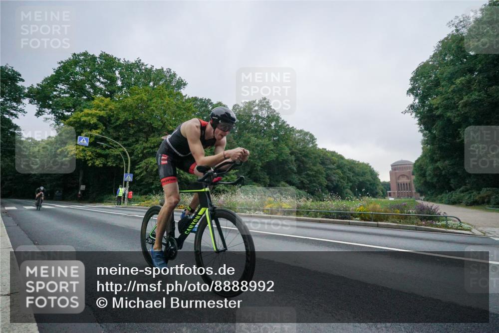 14.09.2025 - Stadtparktriathlon Michael Burmester http://msf.ph/oto/8888992 14.09.2025 08:59:49 Radfahren 351, 355 meine-sportfotos.de