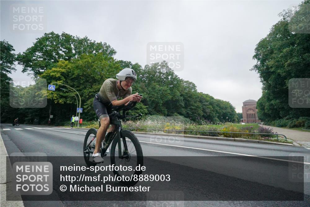 14.09.2025 - Stadtparktriathlon Michael Burmester http://msf.ph/oto/8889003 14.09.2025 09:00:28 Radfahren 335 meine-sportfotos.de