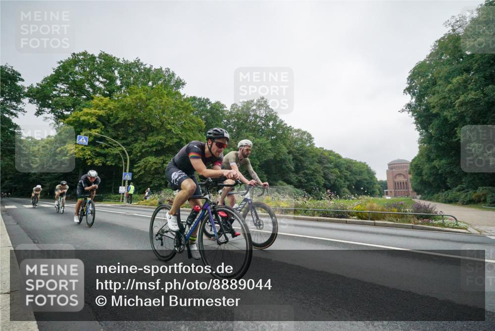 14.09.2025 - Stadtparktriathlon Michael Burmester http://msf.ph/oto/8889044 14.09.2025 09:02:33 Radfahren 318, 326, 339, 340, 342, 345, 347, 363, 370, 376 meine-sportfotos.de