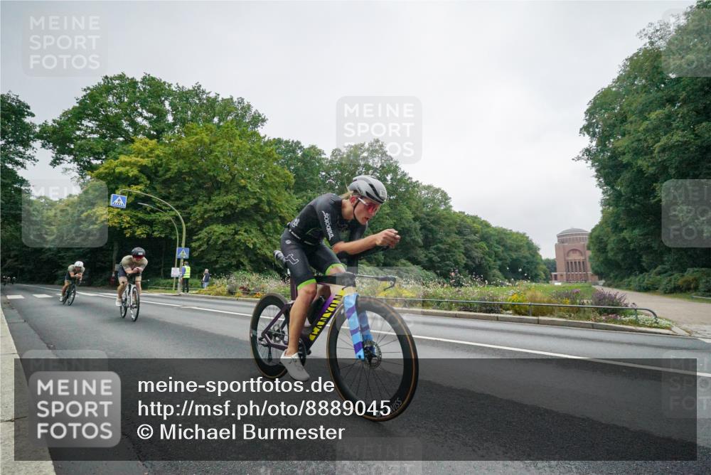 14.09.2025 - Stadtparktriathlon Michael Burmester http://msf.ph/oto/8889045 14.09.2025 09:02:33 Radfahren 318, 326, 339, 340, 342, 345, 347, 363, 370, 376 meine-sportfotos.de