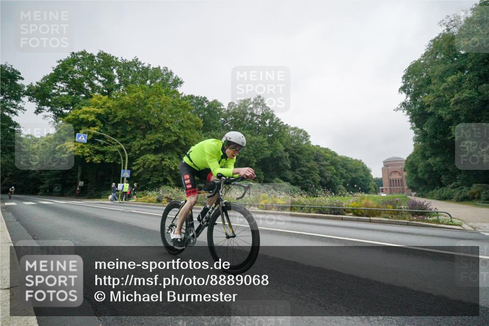 14.09.2025 - Stadtparktriathlon Michael Burmester http://msf.ph/oto/8889068 14.09.2025 09:03:01 Radfahren 341, 352, 362, 451 meine-sportfotos.de