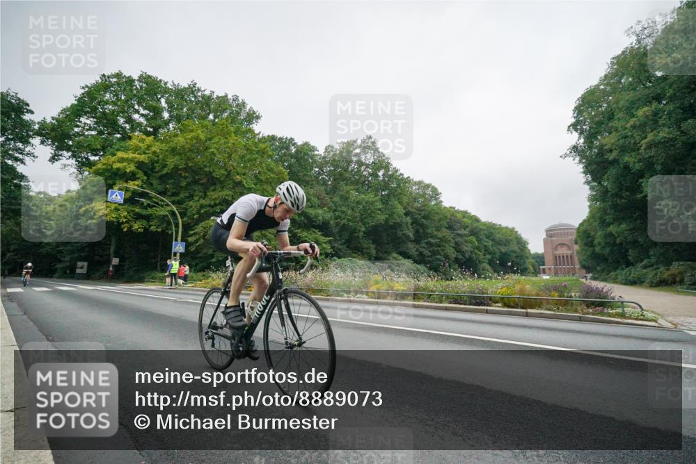 14.09.2025 - Stadtparktriathlon Michael Burmester http://msf.ph/oto/8889073 14.09.2025 09:03:12 Radfahren 337, 350, 353, 354 meine-sportfotos.de