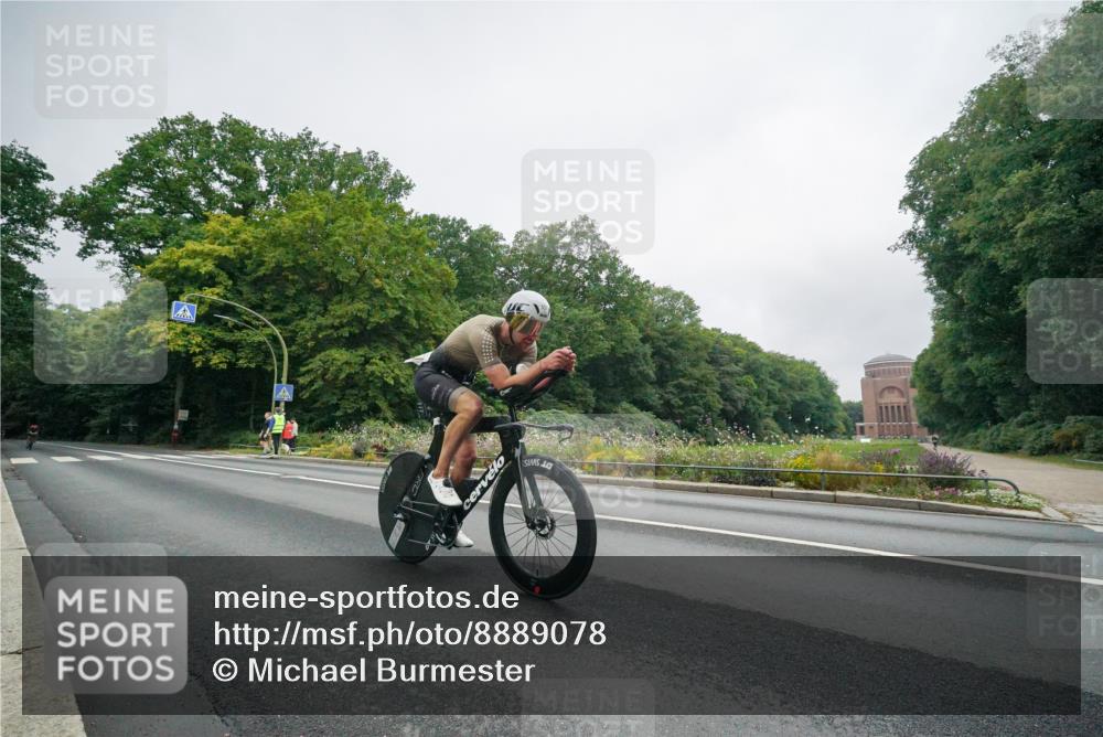 14.09.2025 - Stadtparktriathlon Michael Burmester http://msf.ph/oto/8889078 14.09.2025 09:03:22 Radfahren 322, 337, 349, 353 meine-sportfotos.de