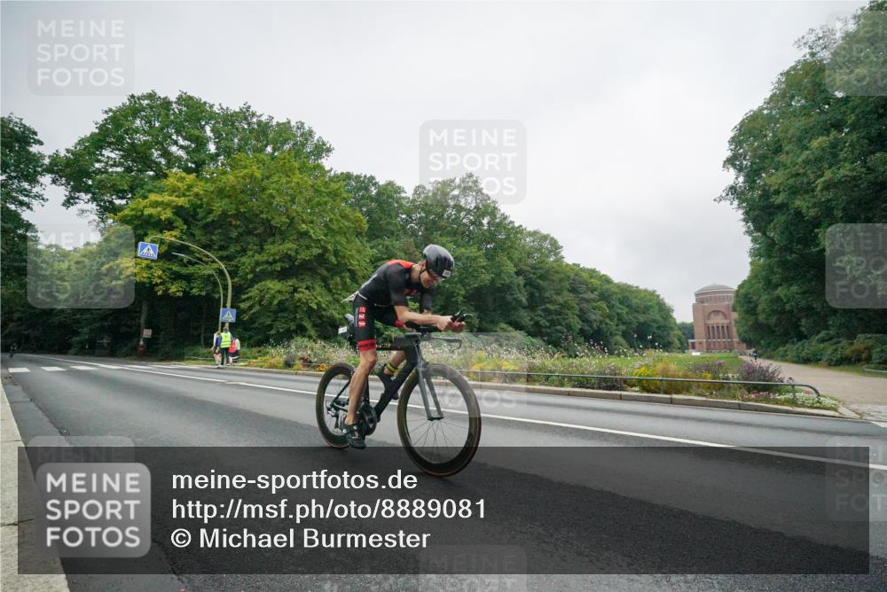 14.09.2025 - Stadtparktriathlon Michael Burmester http://msf.ph/oto/8889081 14.09.2025 09:03:25 Radfahren 322, 337, 349 meine-sportfotos.de