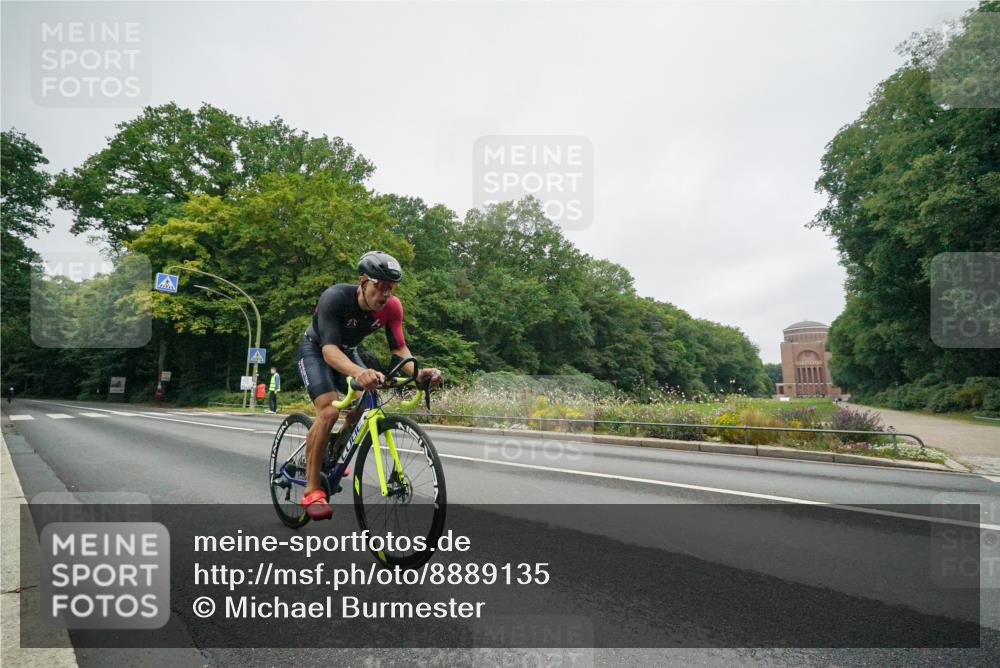 14.09.2025 - Stadtparktriathlon Michael Burmester http://msf.ph/oto/8889135 14.09.2025 09:05:02 Radfahren 313, 378, 435 meine-sportfotos.de