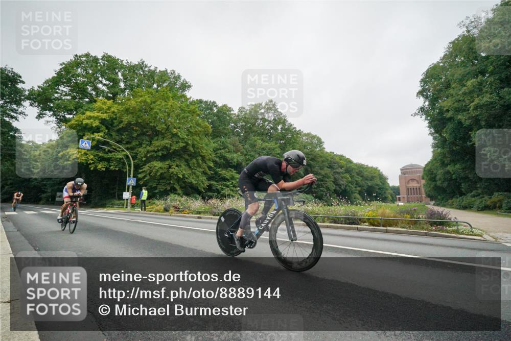 14.09.2025 - Stadtparktriathlon Michael Burmester http://msf.ph/oto/8889144 14.09.2025 09:05:30 Radfahren 310, 351, 355, 394, 416 meine-sportfotos.de