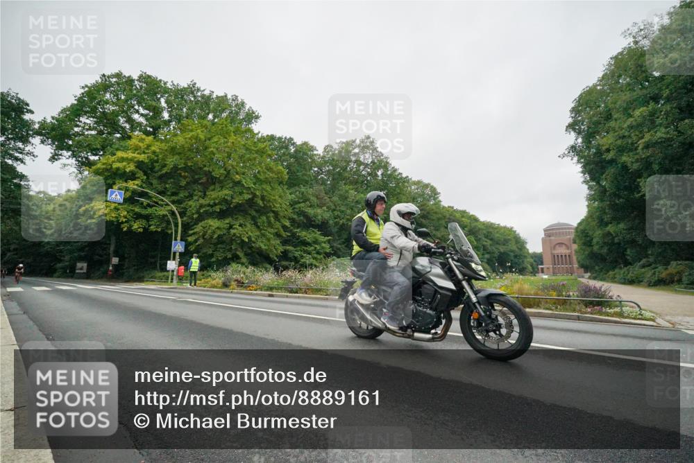 14.09.2025 - Stadtparktriathlon Michael Burmester http://msf.ph/oto/8889161 14.09.2025 09:05:54 Radfahren 320, 356, 412, 480 meine-sportfotos.de