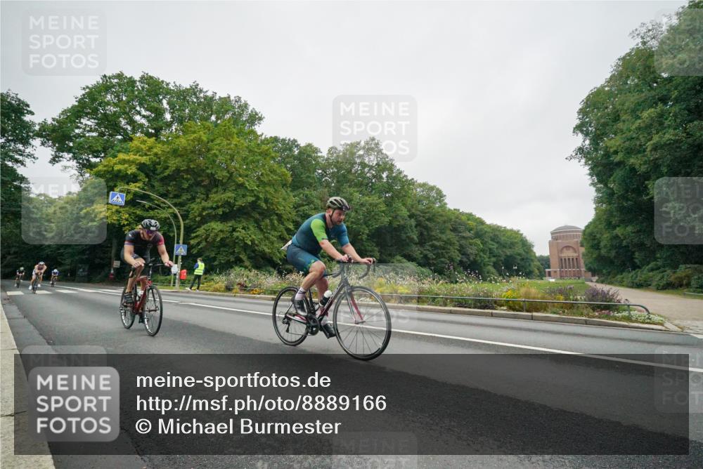 14.09.2025 - Stadtparktriathlon Michael Burmester http://msf.ph/oto/8889166 14.09.2025 09:06:02 Radfahren 306, 307, 320, 335, 356, 412, 431, 480 meine-sportfotos.de