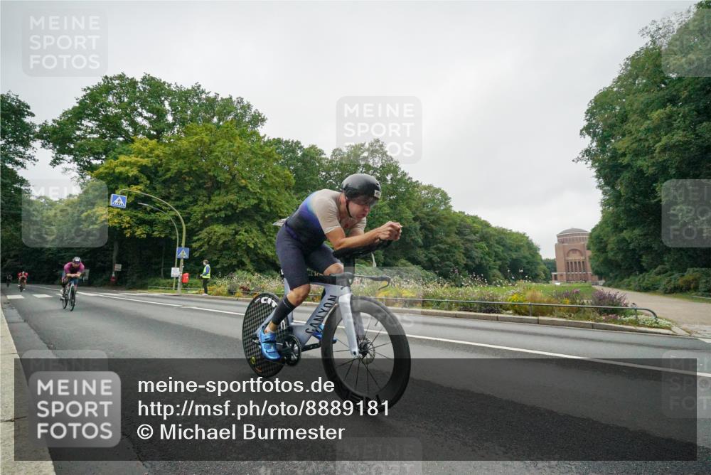 14.09.2025 - Stadtparktriathlon Michael Burmester http://msf.ph/oto/8889181 14.09.2025 09:06:22 Radfahren 331, 346, 359, 402, 422 meine-sportfotos.de