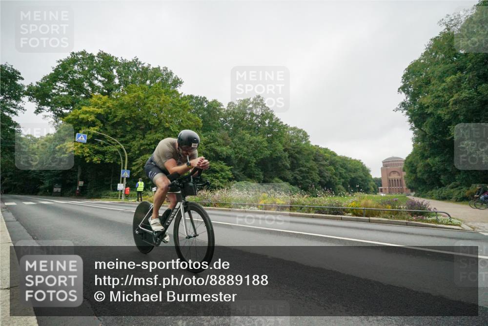 14.09.2025 - Stadtparktriathlon Michael Burmester http://msf.ph/oto/8889188 14.09.2025 09:06:28 Radfahren 331, 346, 386 meine-sportfotos.de
