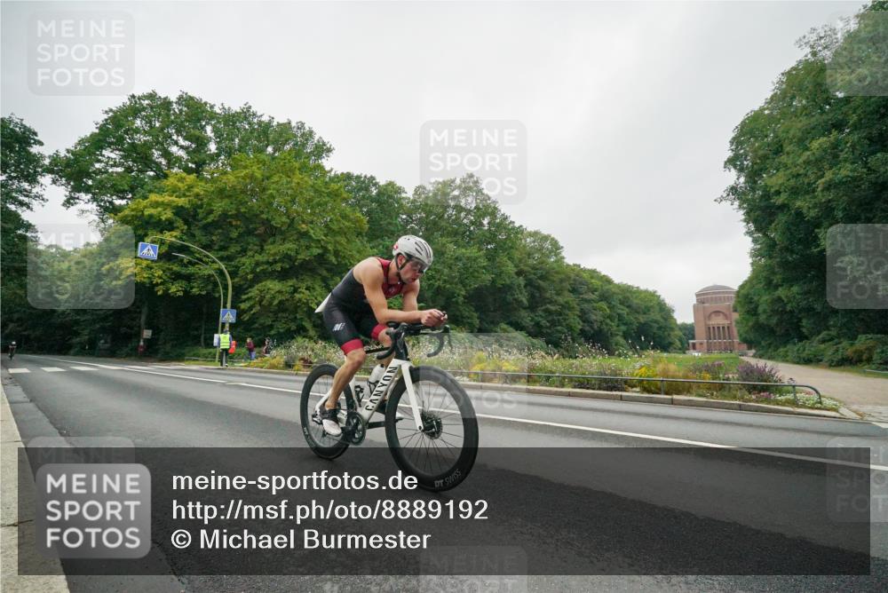 14.09.2025 - Stadtparktriathlon Michael Burmester http://msf.ph/oto/8889192 14.09.2025 09:06:44 Radfahren 334, 344, 374 meine-sportfotos.de