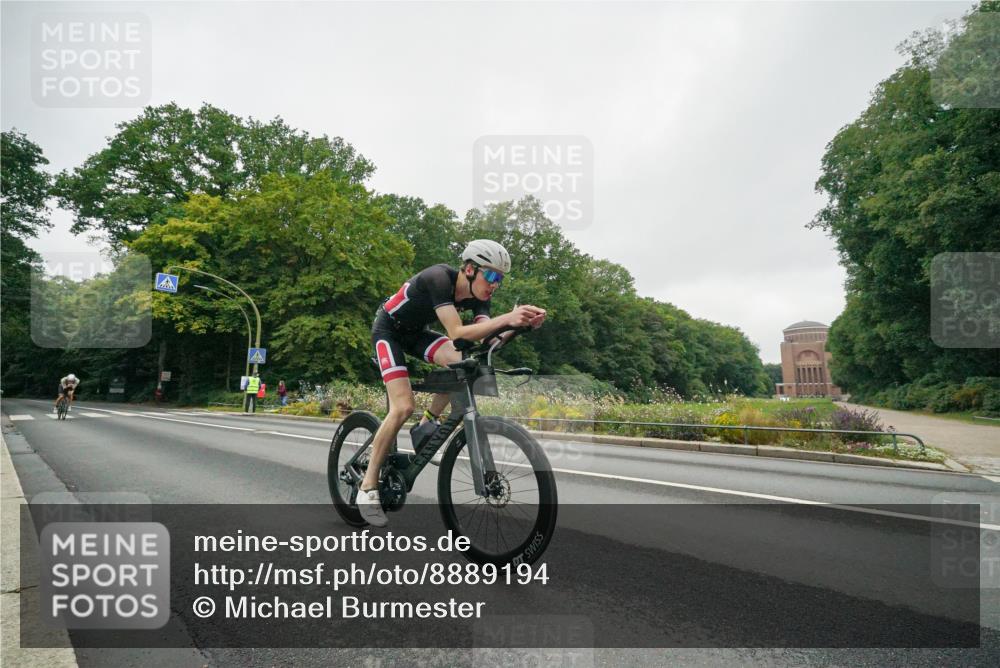 14.09.2025 - Stadtparktriathlon Michael Burmester http://msf.ph/oto/8889194 14.09.2025 09:06:49 Radfahren 334, 344, 374, 397 meine-sportfotos.de