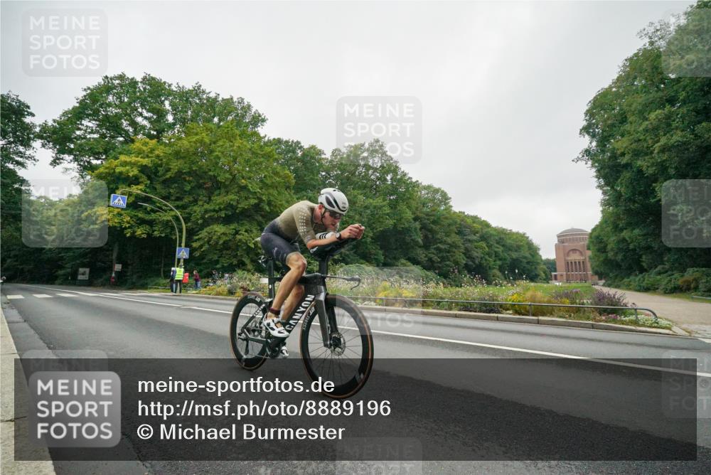 14.09.2025 - Stadtparktriathlon Michael Burmester http://msf.ph/oto/8889196 14.09.2025 09:06:50 Radfahren 344, 374, 397 meine-sportfotos.de