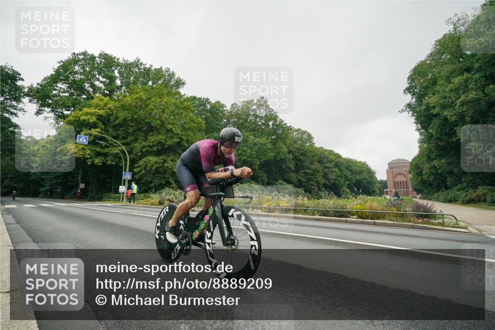 14.09.2025 - Stadtparktriathlon Michael Burmester http://msf.ph/oto/8889209 14.09.2025 09:07:37 Radfahren 304, 419, 425 meine-sportfotos.de