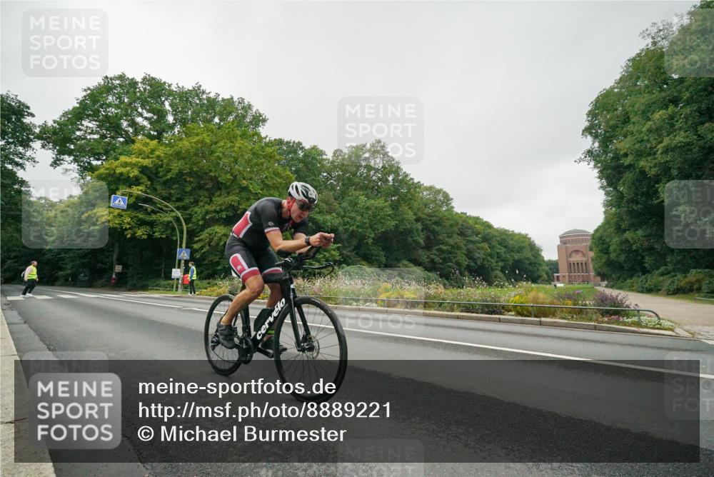 14.09.2025 - Stadtparktriathlon Michael Burmester http://msf.ph/oto/8889221 14.09.2025 09:07:53 Radfahren 324, 368, 380, 389, 401, 404 meine-sportfotos.de