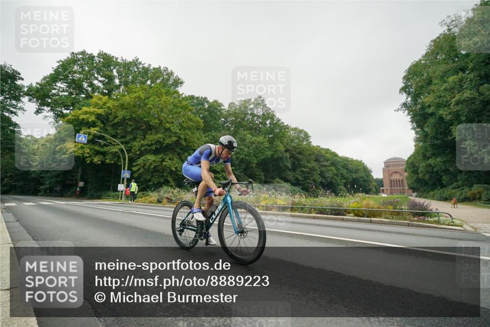 14.09.2025 - Stadtparktriathlon Michael Burmester http://msf.ph/oto/8889223 14.09.2025 09:08:02 Radfahren 389 meine-sportfotos.de