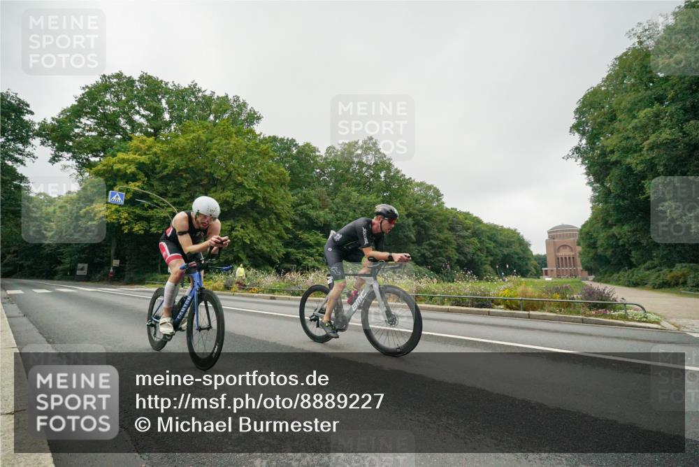14.09.2025 - Stadtparktriathlon Michael Burmester http://msf.ph/oto/8889227 14.09.2025 09:08:14 Radfahren 333, 366, 377 meine-sportfotos.de