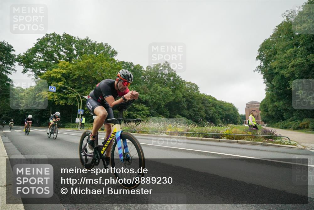 14.09.2025 - Stadtparktriathlon Michael Burmester http://msf.ph/oto/8889230 14.09.2025 09:08:28 Radfahren 301, 371, 373, 381, 393, 400, 430 meine-sportfotos.de