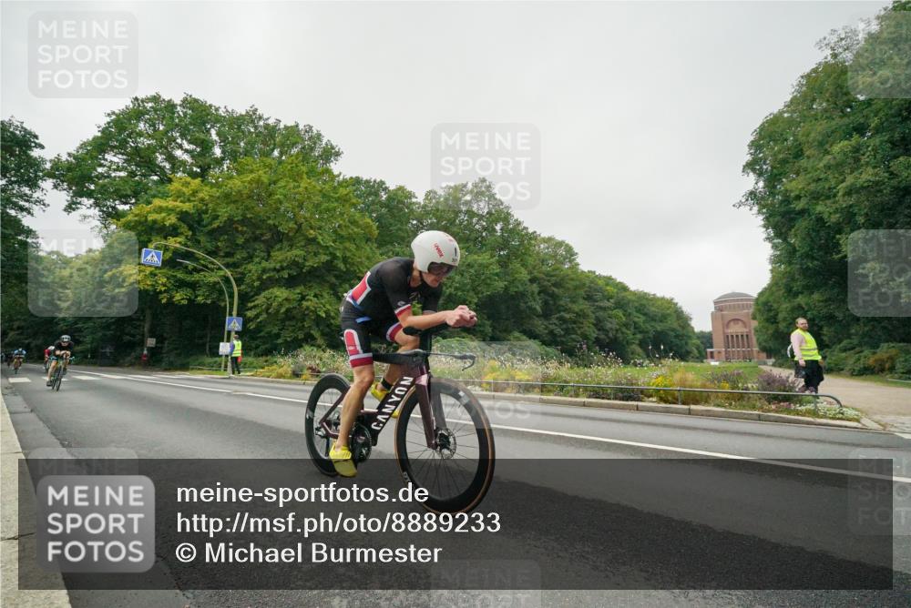 14.09.2025 - Stadtparktriathlon Michael Burmester http://msf.ph/oto/8889233 14.09.2025 09:08:29 Radfahren 301, 363, 371, 373, 381, 393, 400, 430 meine-sportfotos.de