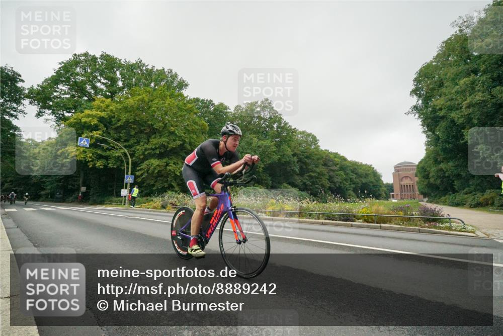 14.09.2025 - Stadtparktriathlon Michael Burmester http://msf.ph/oto/8889242 14.09.2025 09:08:35 Radfahren 318, 326, 339, 340, 345, 347, 363, 370, 371, 383, 393, 400, 418, 430 meine-sportfotos.de