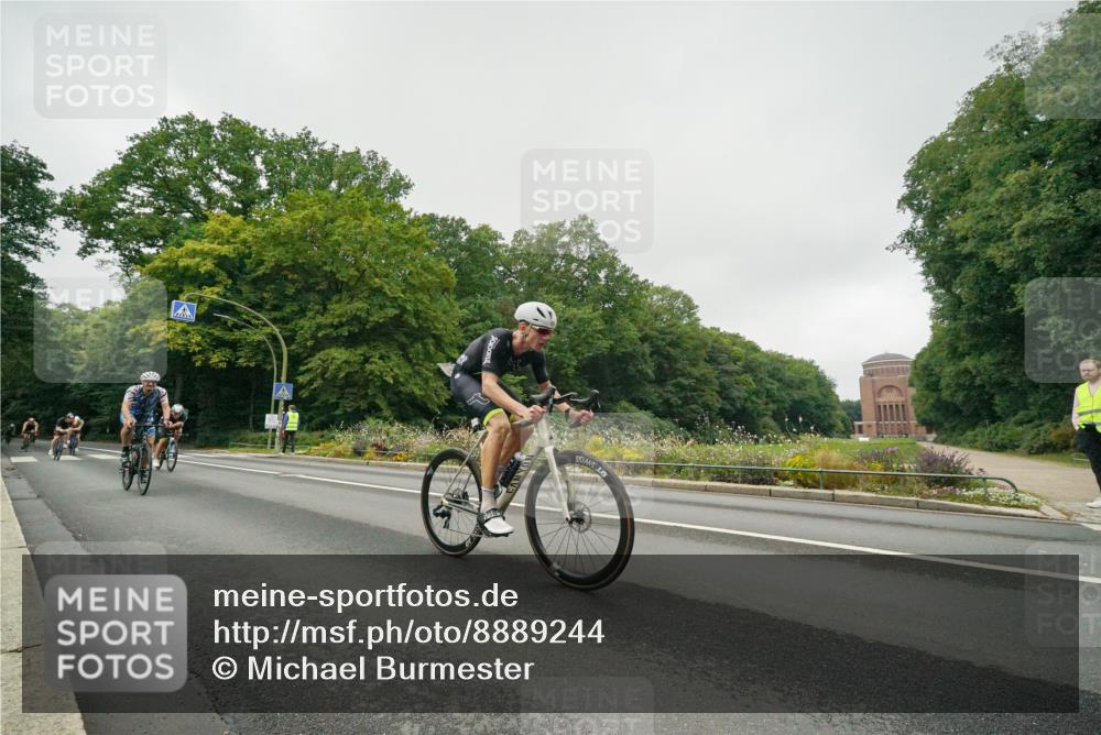 14.09.2025 - Stadtparktriathlon Michael Burmester http://msf.ph/oto/8889244 14.09.2025 09:08:38 Radfahren 318, 326, 339, 340, 342, 345, 347, 363, 370, 383, 400, 410, 418 meine-sportfotos.de