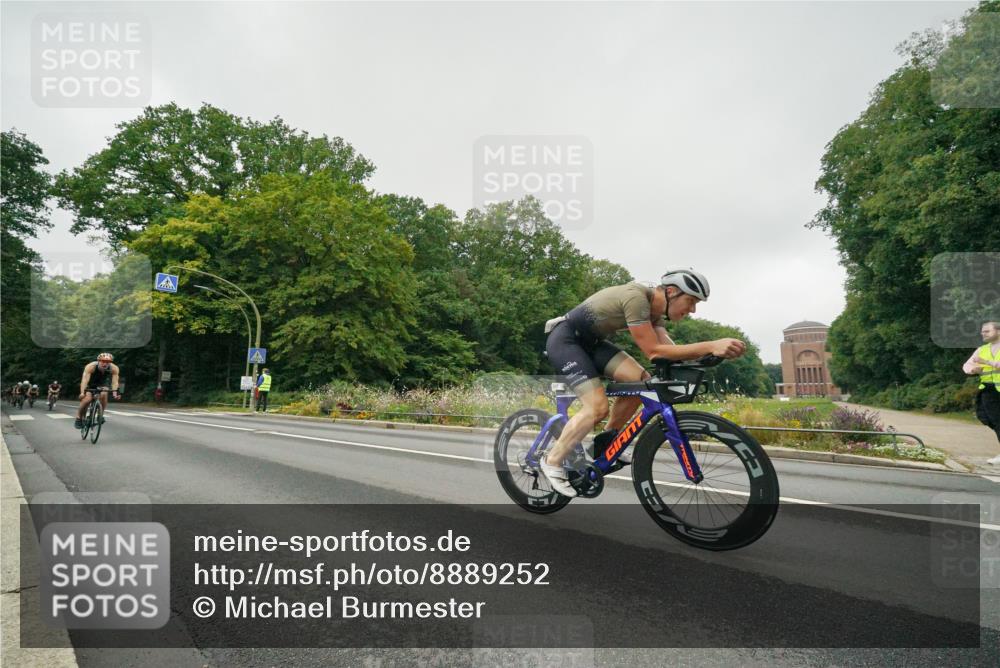 14.09.2025 - Stadtparktriathlon Michael Burmester http://msf.ph/oto/8889252 14.09.2025 09:08:41 Radfahren 318, 326, 339, 340, 342, 345, 347, 363, 365, 370, 383, 392, 410, 418, 437 meine-sportfotos.de